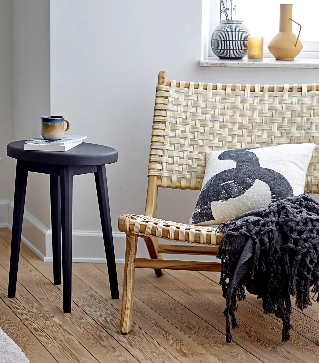 Vase En Métal Avec Poignée Bloomingville 21 Cm 5 Vase En Métal Avec Poignée Bloomingville 21 Cm – Image 3